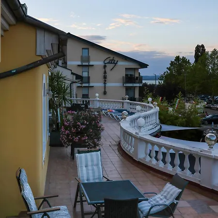 Bed & Breakfast Y Panzio Balatonlelle